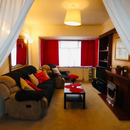 Spacious 3 Bed House With Parking & Good Transport South Norwood Bagian luar foto