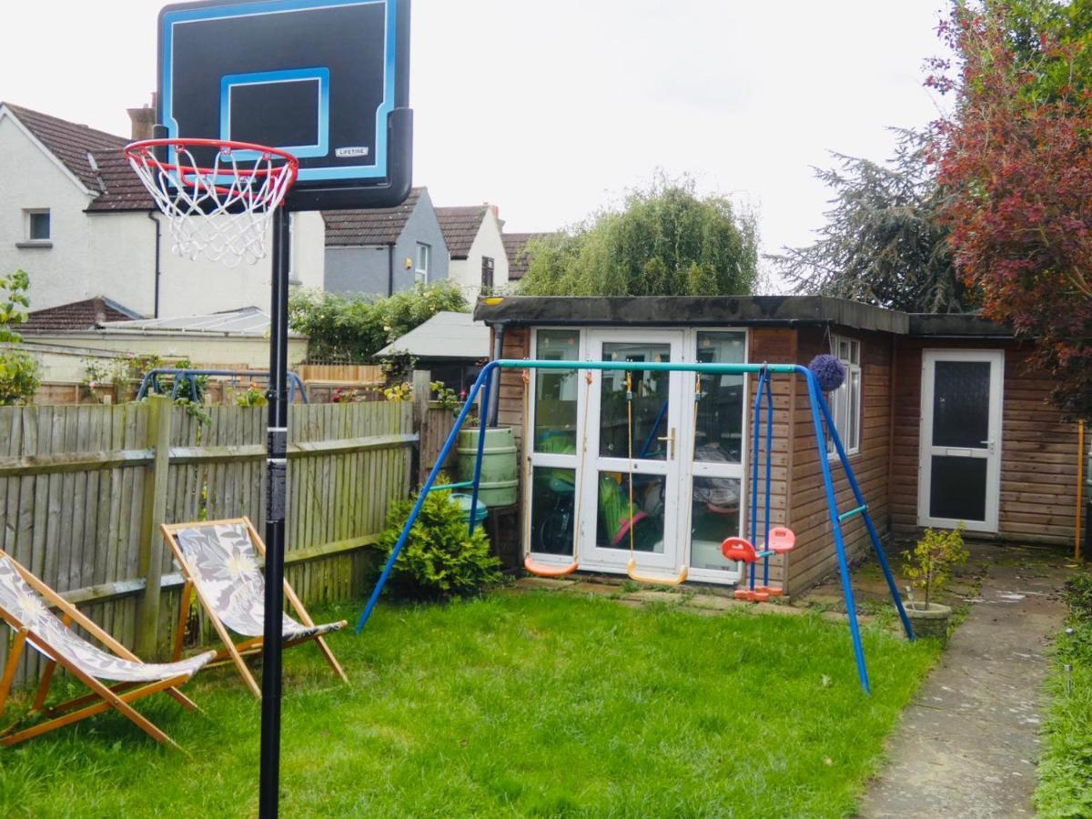 Spacious 3 Bed House With Parking & Good Transport South Norwood Bagian luar foto