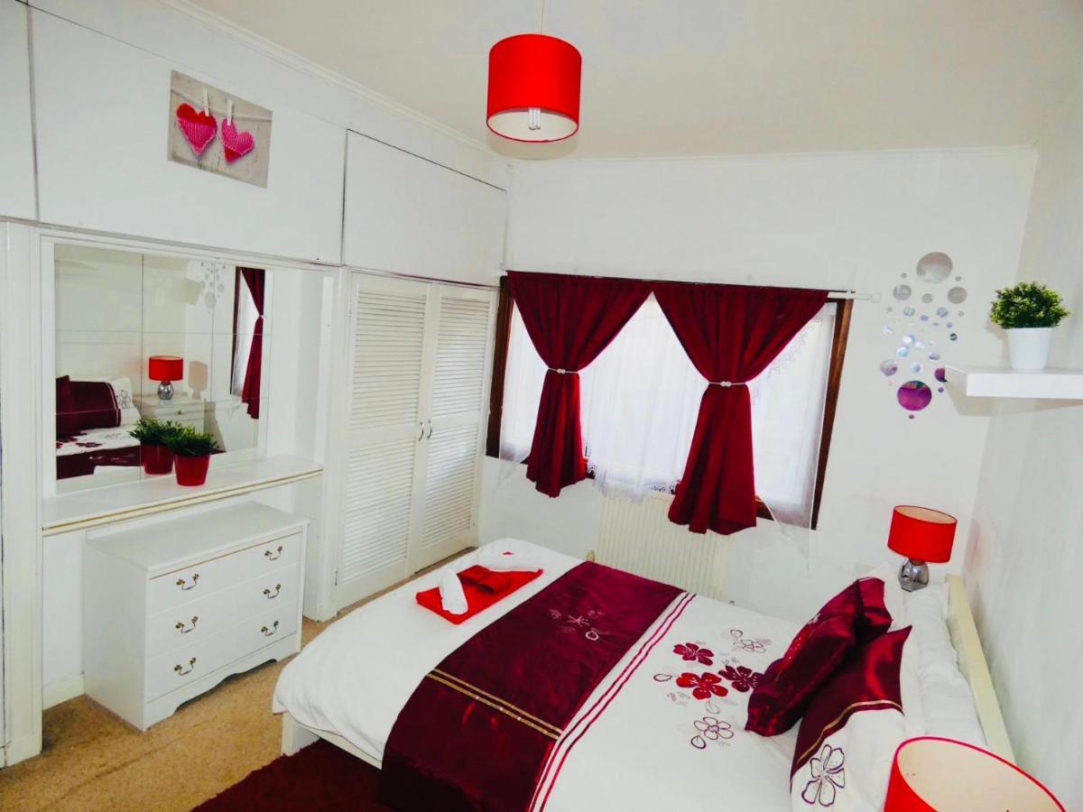 Spacious 3 Bed House With Parking & Good Transport South Norwood Bagian luar foto