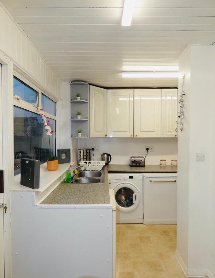 Spacious 3 Bed House With Parking & Good Transport South Norwood Bagian luar foto