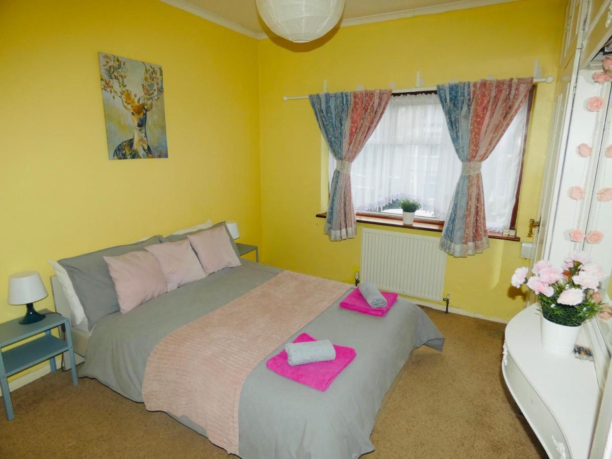 Spacious 3 Bed House With Parking & Good Transport South Norwood Bagian luar foto