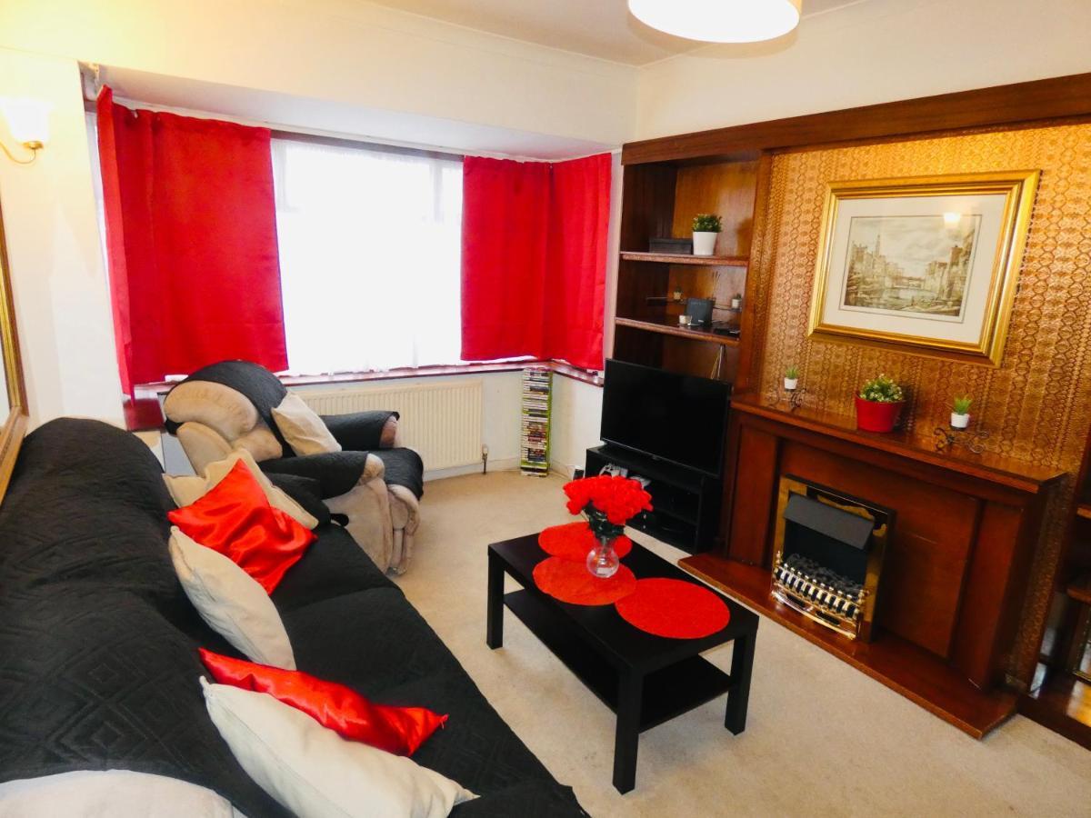 Spacious 3 Bed House With Parking & Good Transport South Norwood Bagian luar foto